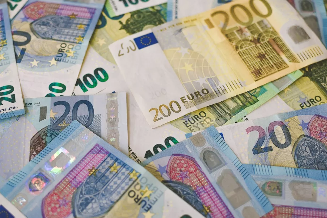 Credit Card Reviews in Germany: Charge Cards, Revolving Cards, and Debit Alternatives Explained