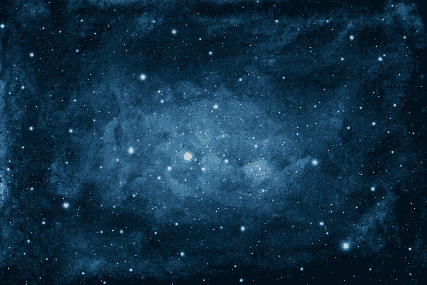 Imagem de uma região do céu com estrelas e nebulosas difusas, cenário típico de observação de variáveis.