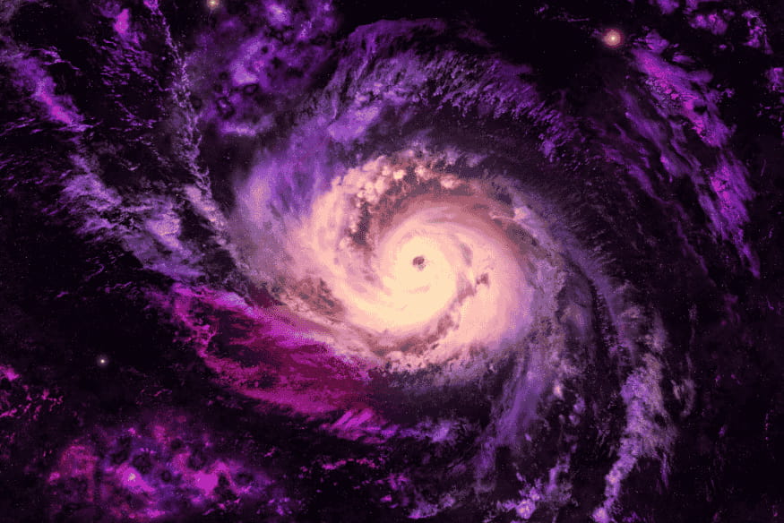 Galáxia espiral com núcleo brilhante em tons roxos e rosados, girando no espaço profundo.